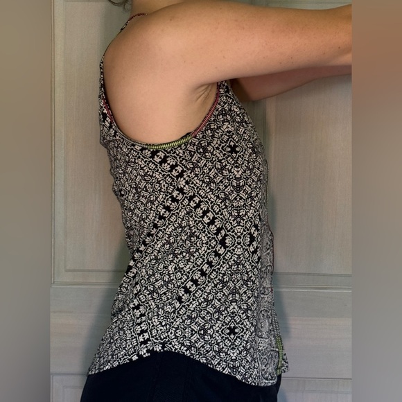 Halter top with black & white pattern - Picture 3 of 8